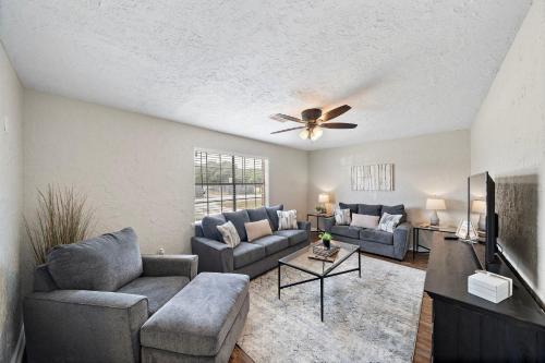 Sandy Private Beach Oasis Close to Kemah Boardwalk & NASA 5 STAR SUPER HOST
