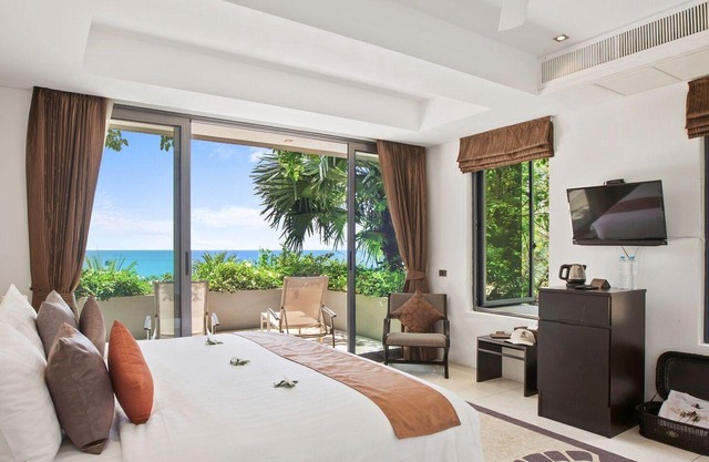 Sangsuri Beach Villa 2: Luxury Villa directly on ansecluded Beach