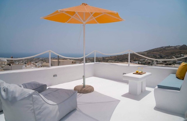 Santorini-treasures Lemon Villa traditional