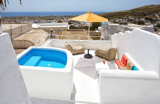 Santorini-treasures strawberry villa traditional