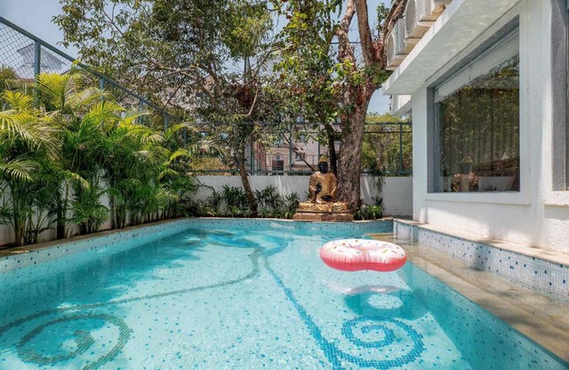 Sapphire Sands by StayVista with Pvt Pool, 4 Jacuzzi at Siolim, Goa