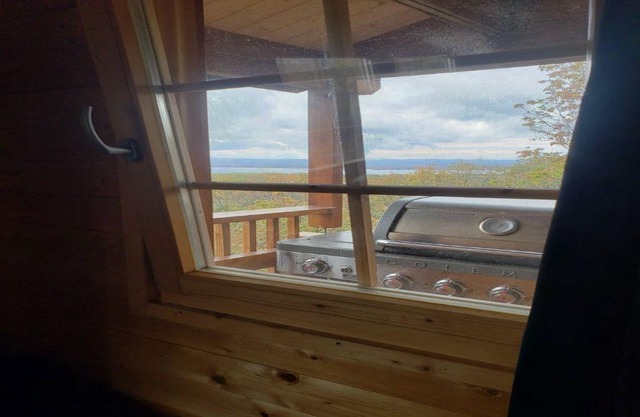 SARAH LESLEY CABIN, VERY PRIVATE