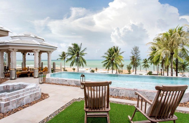 Saralee Penthouse - Two Bedroom Resort, Sleeps 6