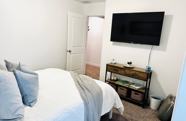 Saratoga Springs Oasis – Quiet, Peaceful, Comfortable, and Immaculate