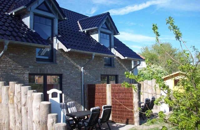 Sauna, fireplace, SKY TV, whirlpool, WLAN, lake view, close to the Baltic Sea, LAST MINUTE