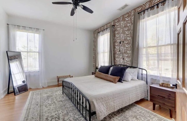 Savannah Digs - Modern | Stylish | Convenient