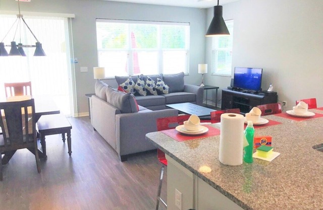 Save This September | Spacious 4BR Villa | Sleeps 11 Near Parks