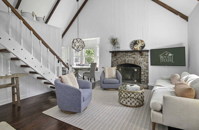 Sawyer's Landing- Mins to Beach & Dtwn