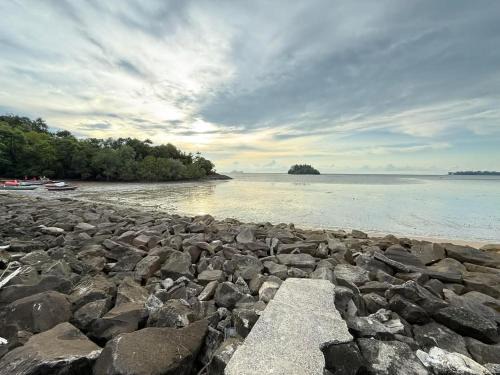 SB SUNSET KUCHING PASIR PANDAK BEACh