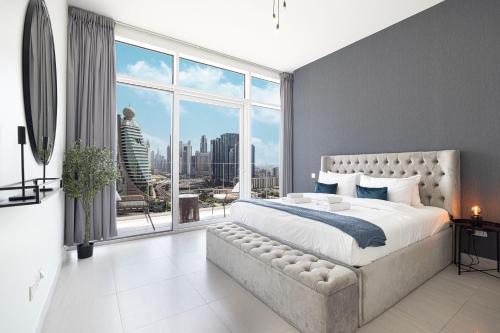 Scenic City View 1BR with Balcony