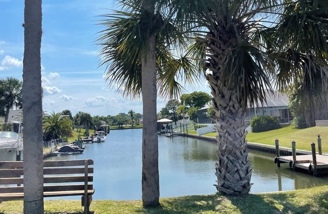 Scenic Coastal Getaway! Serene Saltwater Canals!