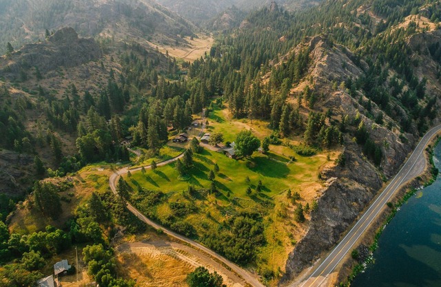 SCENIC HIDDEN VIEW ESTATE Next to the Missouri River