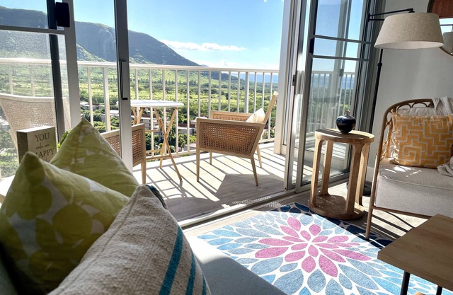 Scenic mountain & ocean views in West Oahu! Fully furnished 2 BR vacation fun!