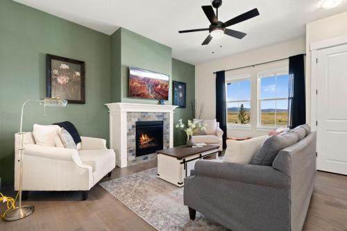 Scenic Mountain Retreat Golf, Pickleball, Relax