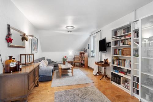 Schöne Dachgeschoss Wohnung