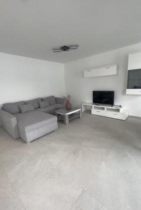 Schöne Neubauwohnung mit Stil