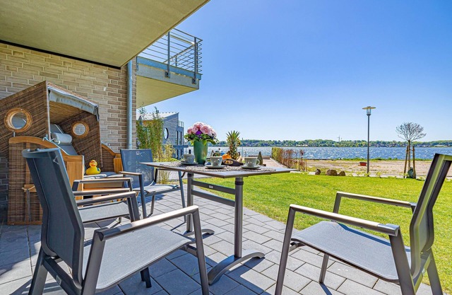 Schlei-Koje 1 - sauna, shower, desk, terrace, beach chair, garden furniture