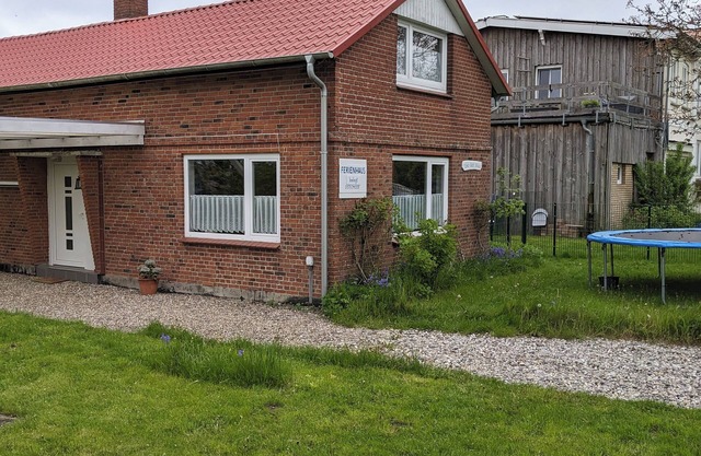 Schleswig-H. Baltic Sea-FH up to 8 persons, dog(s) allowed; 5 min. to the beach