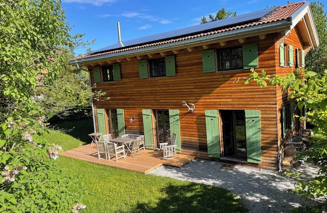Schlierseealm - picturesque wooden house near the lake with sauna and fireplace