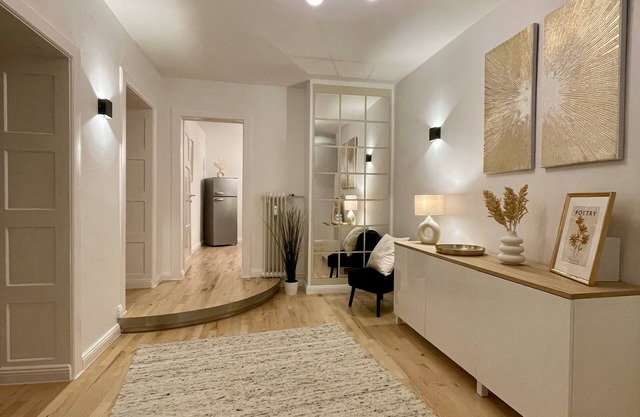 Schwabing apartment with kitchen, conservatory and rain shower in the heart of Munich