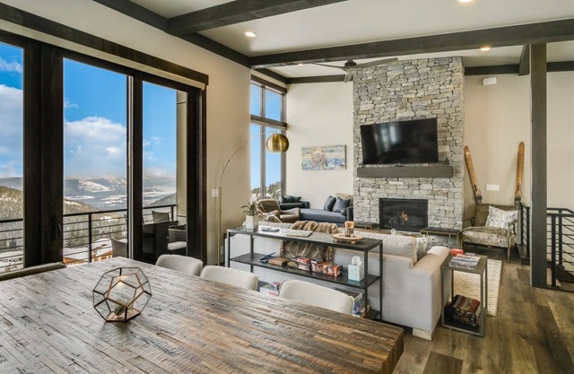 Schweitzer Luxury Ski in/out Townhome by Basin Express Chair