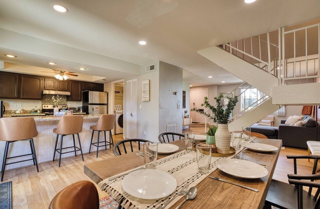 Scott Casa - Walkable location, inviting patio, vibrant space!