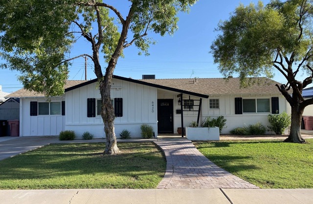Scottsdale PRIME location- Pool & 2 miles to Old Town, Golf, Spring Training!