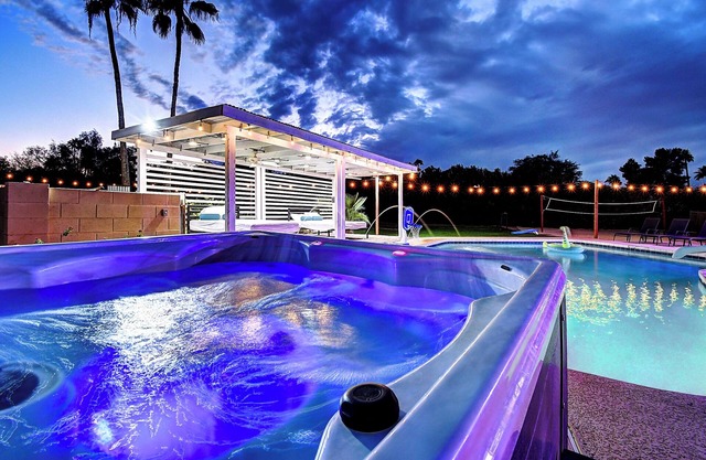 ScottsdaleStays 8BR Multimillion Estate–Pool, Hot Tub, Sports Courts, Acre Yard