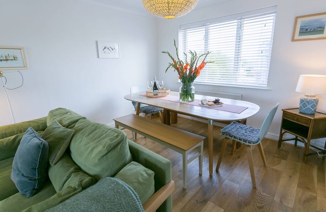 Sea Bell - a coastal that sleeps 6 guests in 3 bedrooms