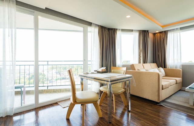 Sea Breeze Apartment@Sriracha Chonburi