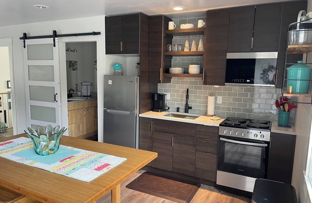 Sea Glass Getaway Located Near the Marina will Sleep 4 People