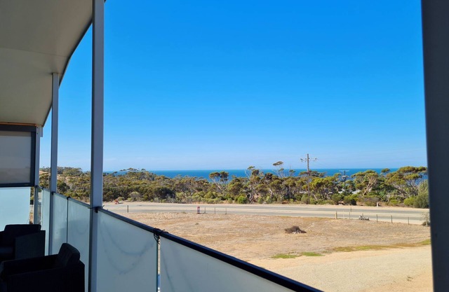 Sea Horizons, Pine Point