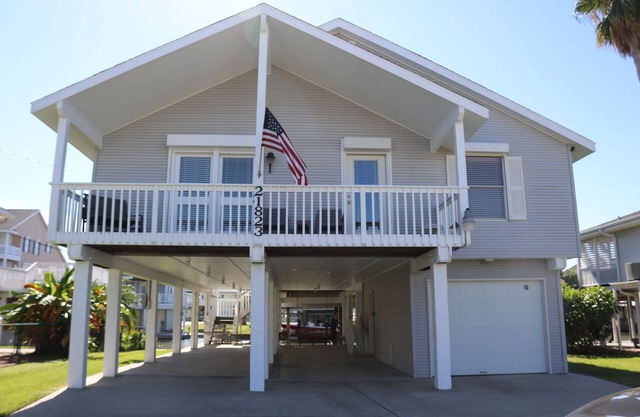 Sea Isle Seahorse ~ Large Canal home with Bay View
