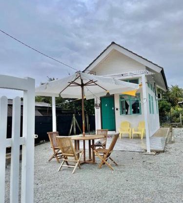 Sea Kecil Tiny House near Jetty of Kuala Besut