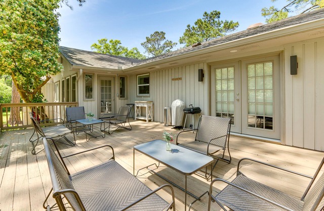 Sea Pines Resort Escape w/Deck ~ 2 Mi to Beach!