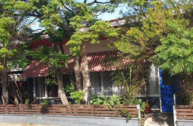 "Sea Retro Getaway" An ideal space for workers and holiday makers alike!