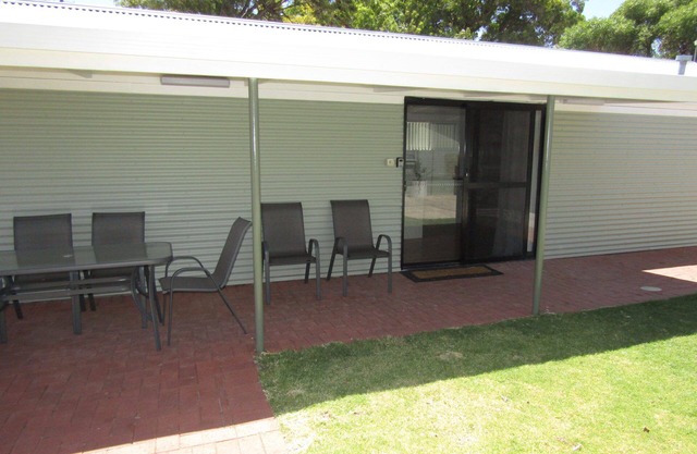 Sea Salt Apartment 3 ~ Short walk to beach! Free WiFi! newly decorated!