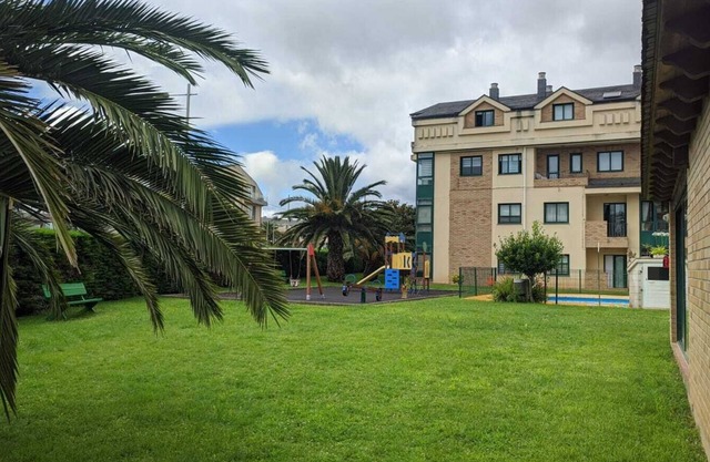 SEA SHELTER. Close to beach and services
