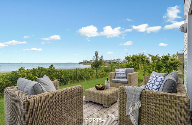 Sea view - 1st row on the water, terrace, ground floor, sauna, bathtub, electric grill