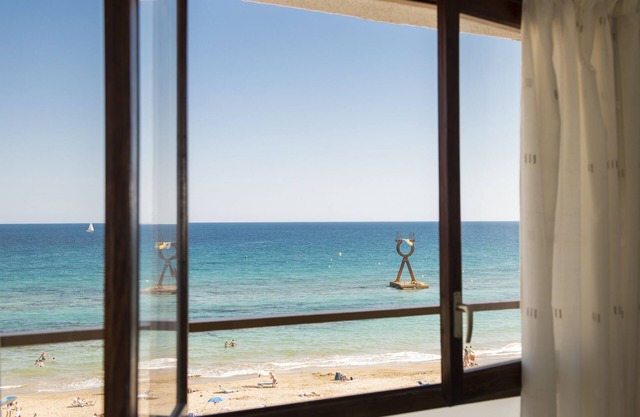 SEA VIEW APARTMENT AND BALCONY ON THE BEACH