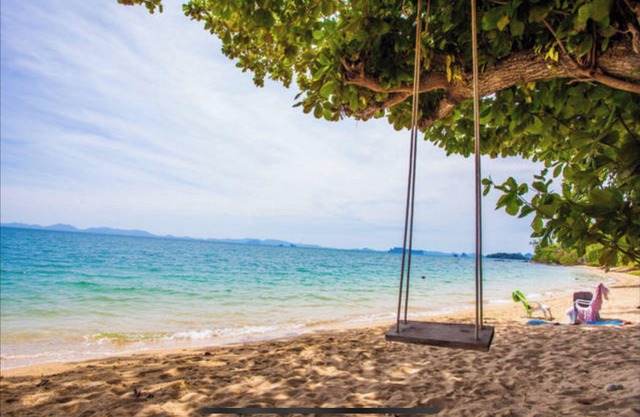 Sea view from 4 to 6 people 150 meters from the beach seen sea upstairs.