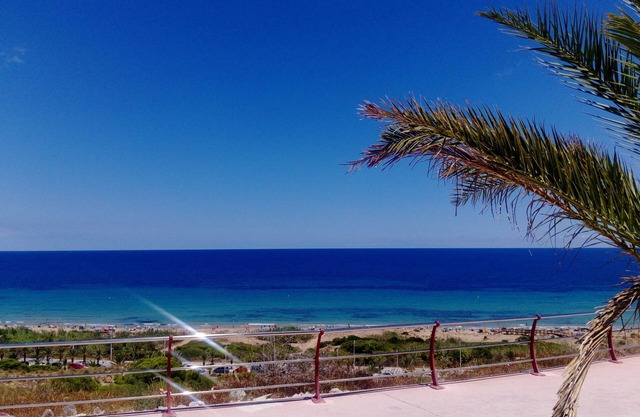 Sea View Infinity Apartment with private jacuzzi right on 8 km sandy beach