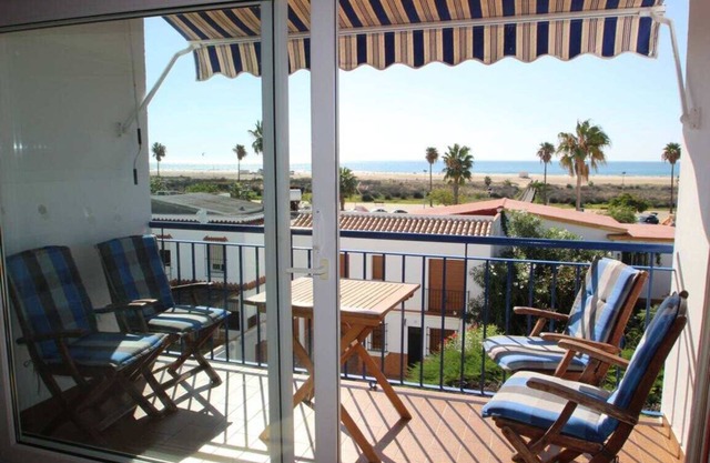 Sea view, only 100 m to the sandy beach in Conil, furnished balcony and shared roof terrace - apt. De Dios -