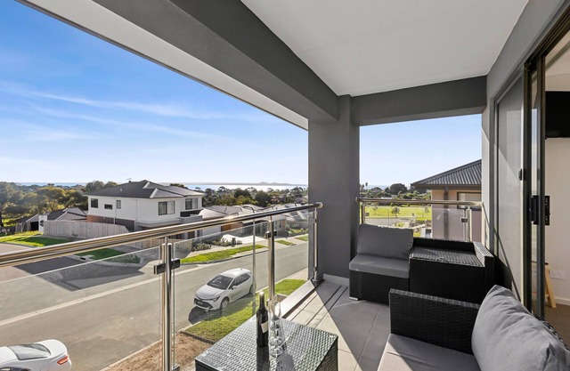 Sea View Seaside Retreat, Pet friendly.