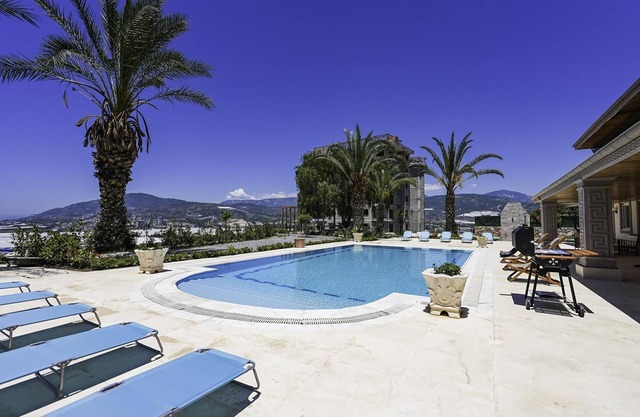 Sea View Terrace Big Villa w Pool 5 min to Beach