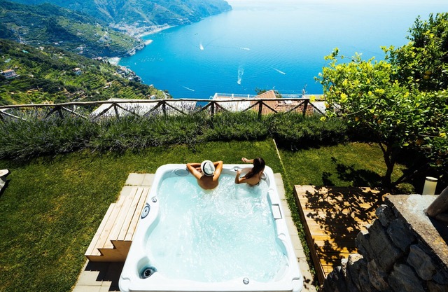 Sea View Villa in Ravello with lemon pergola, gardens & jacuzzi -ideal for elope