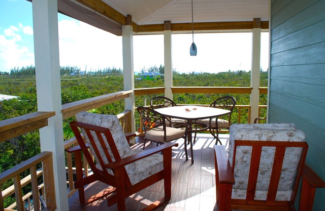 Sea Views and Walk to the Beach! 2 Bedrooms/1 Bath/Full Kitchen