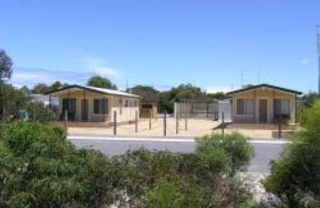 Seabreeze Accommodation sleeps 4. minimum 2 night stay except Xmas/New Year