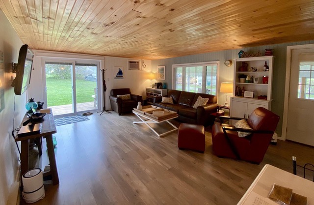 Seabreeze Chalet ~ 3 bedroom Cottage 30 seconds from the beach