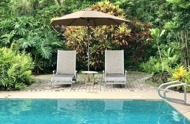 Seabreeze Vacation Home - Quiet/Pool/Free Wi-Fi/Parking